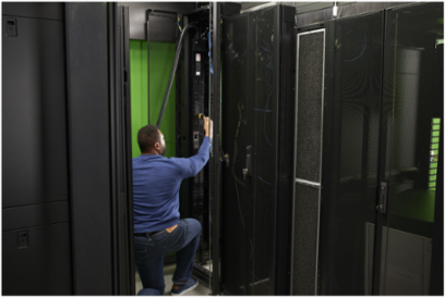 Rack PDU 9000 Switched 11.5kW 208-240V ZeroU (21) C13/C15 & (3) C19/C21
