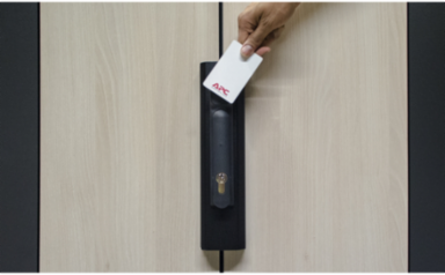 NetShelter CX High Security Handle Adaptor Kit, 11.81 Inch H x 2.72 Inch W x 1.38 Inch D