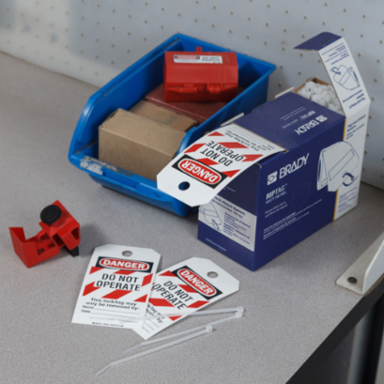 RipTag™ Safety Tag Roll Do Not Operate, 3" W x 5.75" H, Black/Red/White, 100/RL Diagonal Stripes