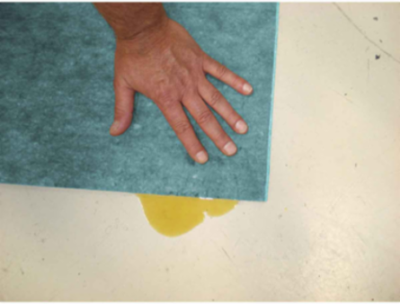 Re-Form™ Universal Absorbent Pads - Heavy Weight, 15" x 19", Absorbency Capacity 40 gal