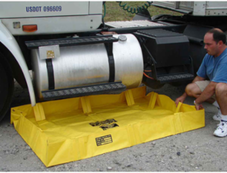 Lightweight Portable Spill Containment Berm, 4' x 6'