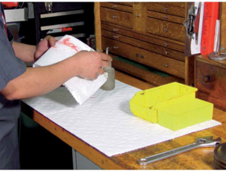 SXT® Oil Only Absorbent Pads - Medium Weight, 15" x 19", Absorbency Capacity 17 gal