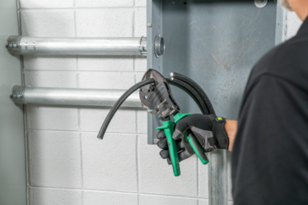 Open-Jaw Ratchet Cable Cutter - 3.5 Inch Width, Up to 750 MCM Aluminum, 2 LB Weight