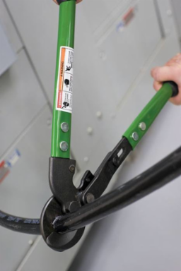 High Leverage Cable Cutter, 18 Inch Overall Length, Cuts 500 kcmil Aluminum/Copper