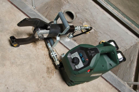 Battery Powered Power Pump 10,000 PSI 18V 3.0Ah Li-Ion, 11.5 Inch Height