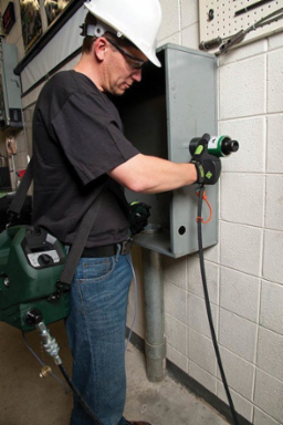 Battery Powered Power Pump 10,000 PSI 18V 3.0Ah Li-Ion, 11.5 Inch Height