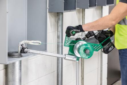 Handheld 1,000 lb Versi-Tugger Cable Puller, 1/2" - 4" Conduit, Aluminum & Steel