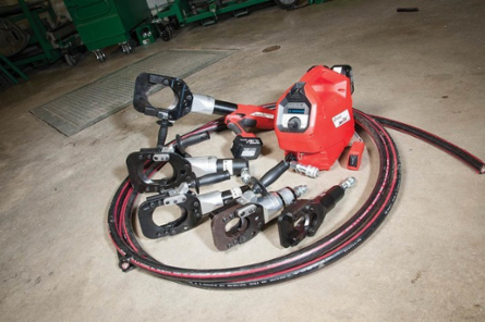 Remote Hydraulic Cable Cutter, 15 Inch Length, Cuts ACSR 2515 kcmil, Ground Rod 3/4 Inch