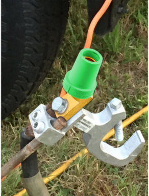 Single Pole Device 400A Series Angled Female Green Offset Stud 6 Inch Width