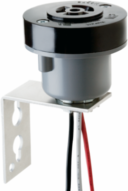 Locking Type Receptacle 3-Pin, C136.10 Compliant, with Pole Mounting Bracket