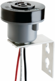 Locking Type Receptacle 3-Pin, C136.10 Compliant, with Pole Mounting Bracket