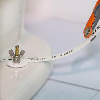 Compact Medium-Cut Hacksaw