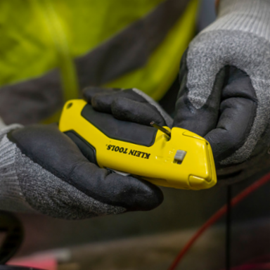 Self-Retracting Utility Knife 5.75 Inch, Yellow Handle, 0.44 lbs Weight