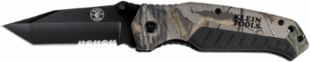 Pocket Knife with REALTREE XTRA Camo Handle and 3-1/2 Inch Tanto Blade