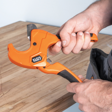 1-1/4-Inch Ratcheting PVC Pipe Cutter