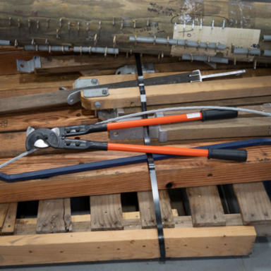 Standard Cable Cutter 25 Inch, 1-3/8 Inch Diameter Capacity for Copper and Aluminum