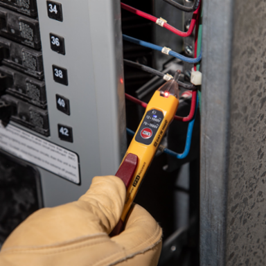 Dual Range Non-Contact Voltage Tester 12-1000V AC with Receptacle Tester