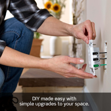 Lever Edge 20 Amp Tamper-Resistant Duplex Outlet