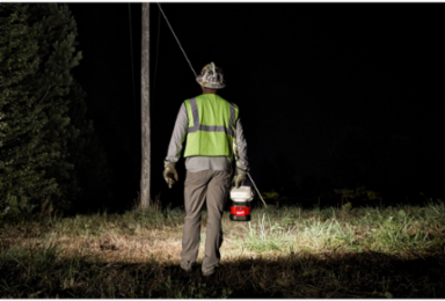 M18TM Utility Remote Control Search Light Kit 4,250 Lumens, 1,250 Yards, Portable Base