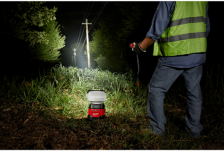 M18TM Utility Remote Control Search Light Kit 4,250 Lumens, 1,250 Yards, Portable Base