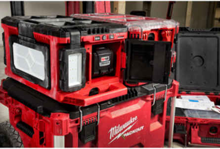 M18™ PACKOUT™ Light/Charger-Reconditioned