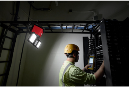 M18™ ROVER™ Dual Power Triple-Panel Flood & Area Light