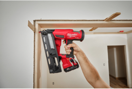 M18 FUEL 16 Gauge Angled Finish Nailer, 2.5 Inch Fastener Length, 110 Nail Capacity