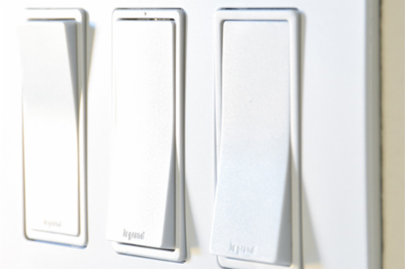 radiant® 3-Gang Screwless Wall Plate, White