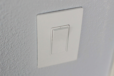 radiant® 1-Gang Screwless Wall Plate, White
