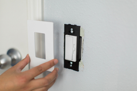 radiant® 1-Gang Screwless Wall Plate, White
