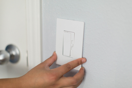 radiant® 1-Gang Screwless Wall Plate, White