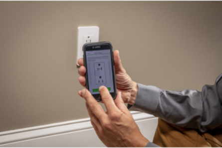 X Series WiFi Energy Monitoring Duplex Receptacle 15A 125V, 2 Sockets