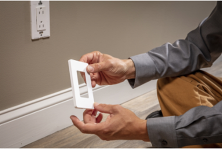 X Series 1 Gang Screwless Wall Plate, Light Almond, 70 mm x 120 mm x 7 mm