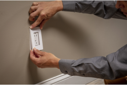 X Series 1 Gang Screwless Wall Plate, Light Almond, 70 mm x 120 mm x 7 mm